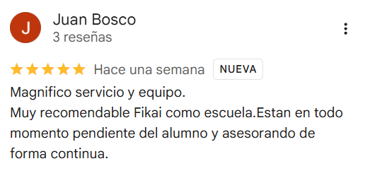 Reseña de 5 estrellas en Google de Juan Bosco sobre el seguimiento al alumno en FIKAI