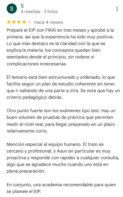 Reseña de 4 estrellas en Google de un alumno que aprobó el EIP a la primera en tres meses